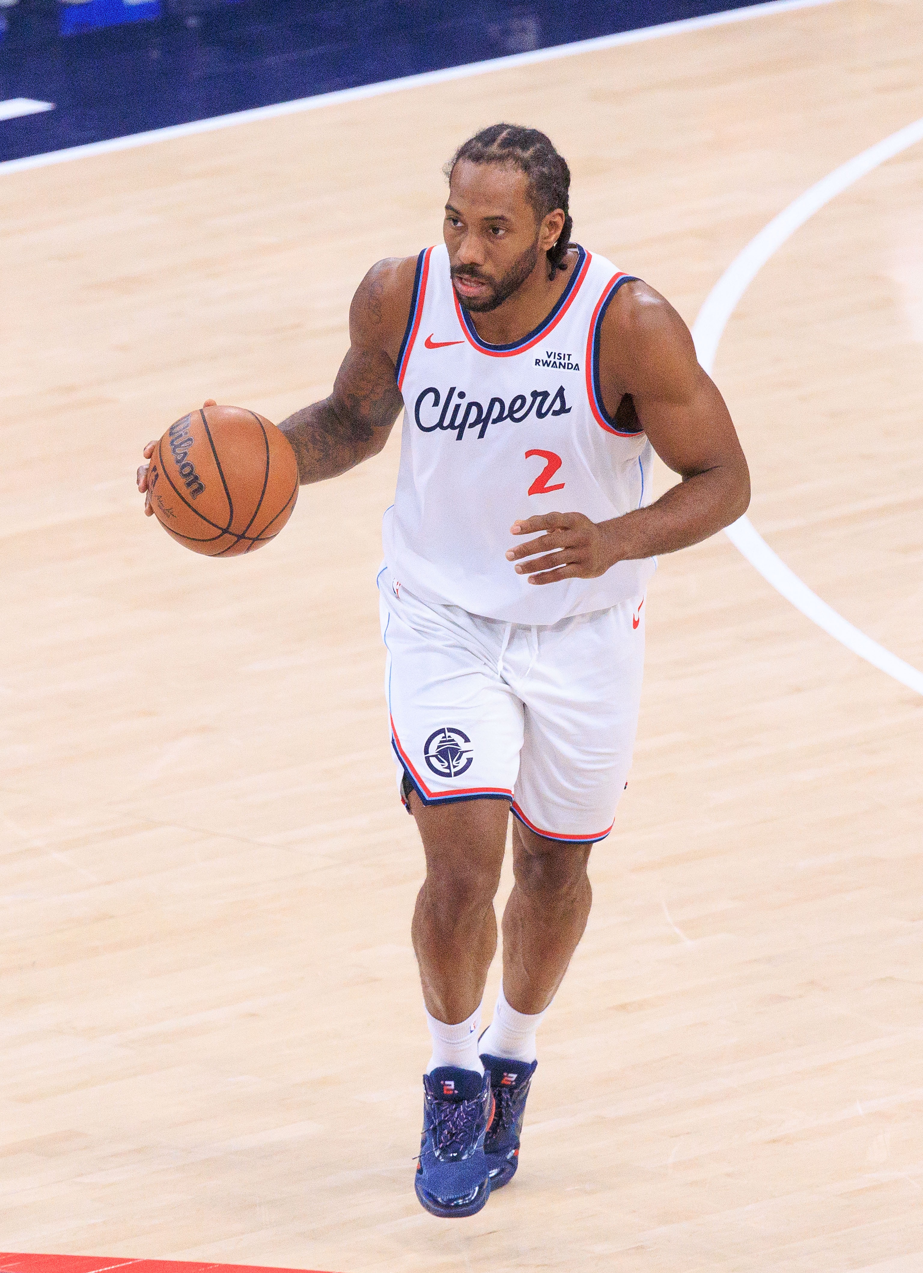 28圈-还未发力！伦纳德上半场6投3中&amp;三分4中2 拿到8分5板2助&amp;零罚球