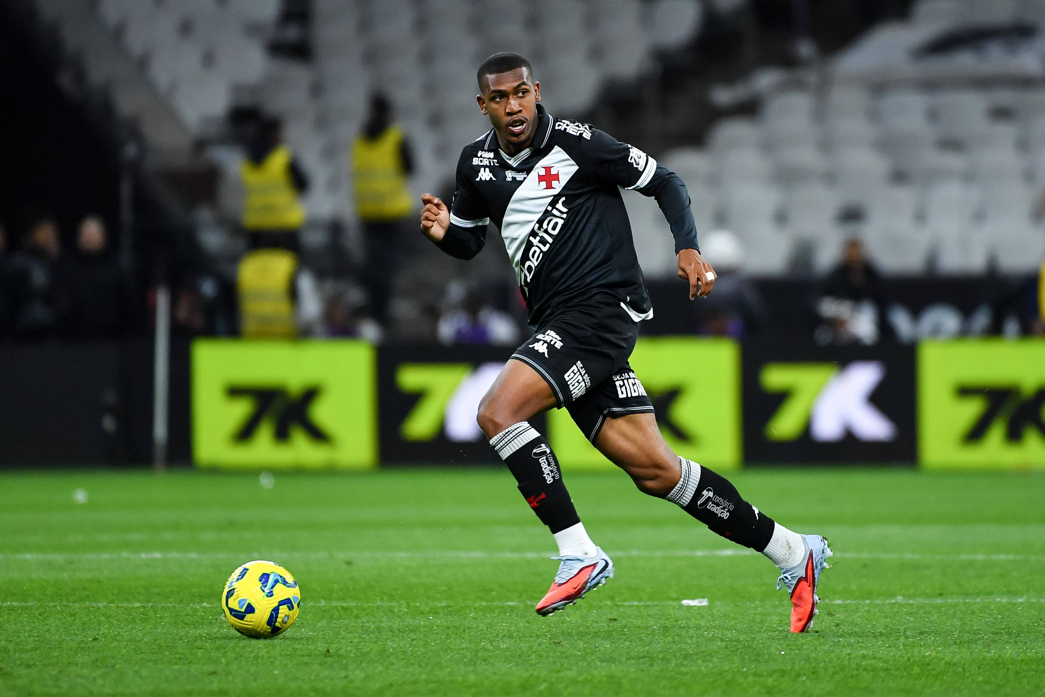 28圈-记者:伯恩茅斯引进19岁前锋拉扬达成原则性协议,总价约3000万镑